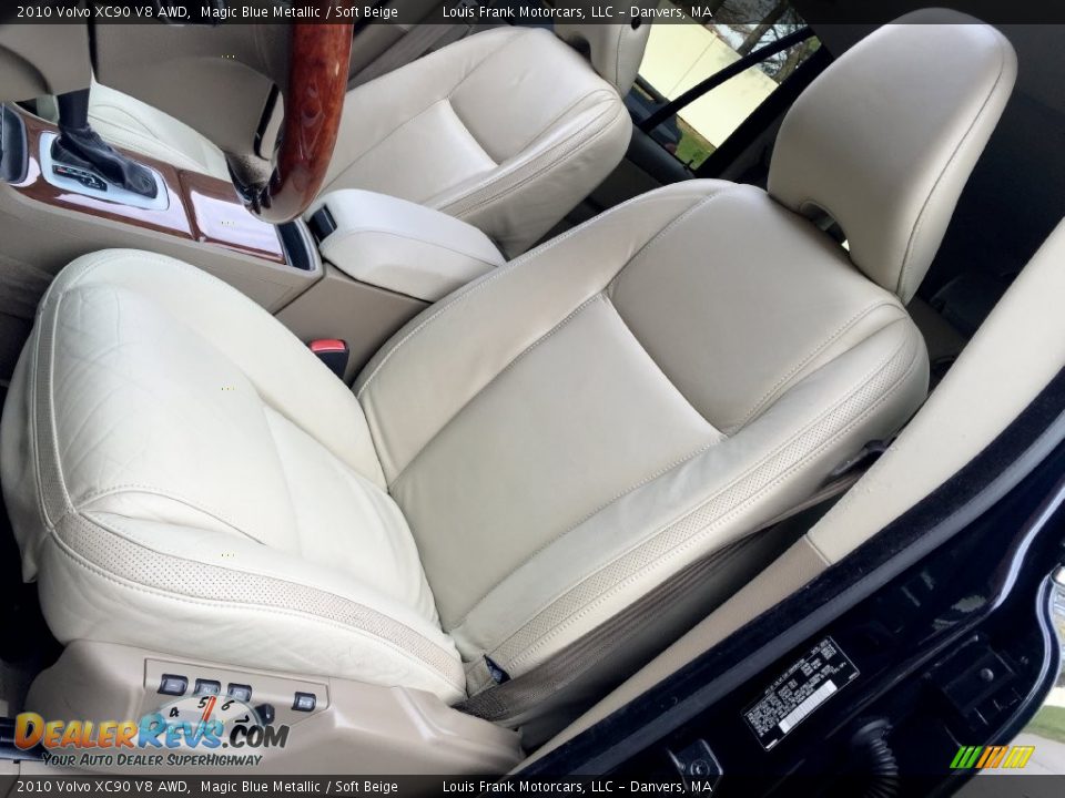 Front Seat of 2010 Volvo XC90 V8 AWD Photo #14