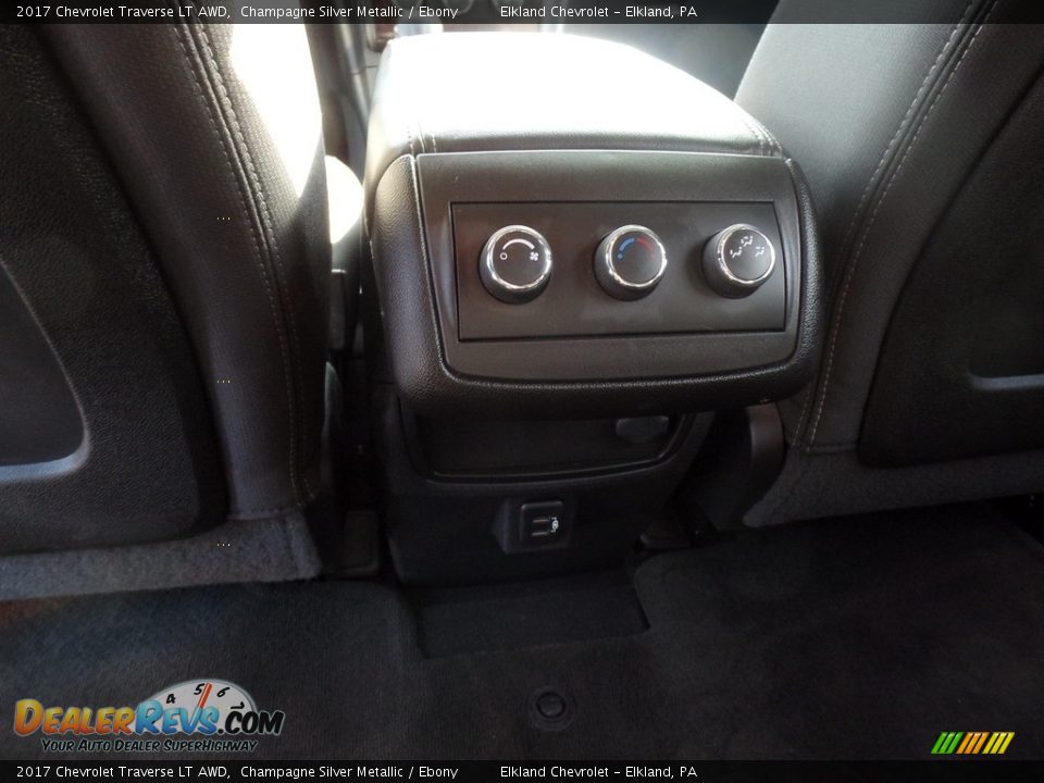 2017 Chevrolet Traverse LT AWD Champagne Silver Metallic / Ebony Photo #33