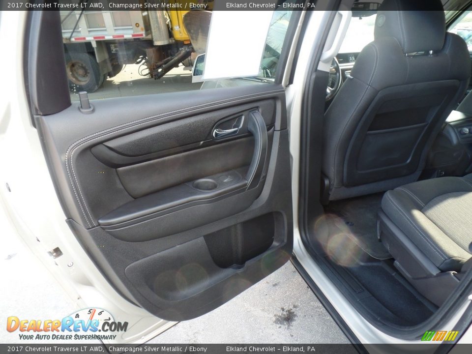 2017 Chevrolet Traverse LT AWD Champagne Silver Metallic / Ebony Photo #34