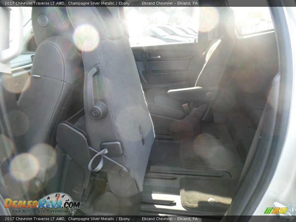 2017 Chevrolet Traverse LT AWD Champagne Silver Metallic / Ebony Photo #36