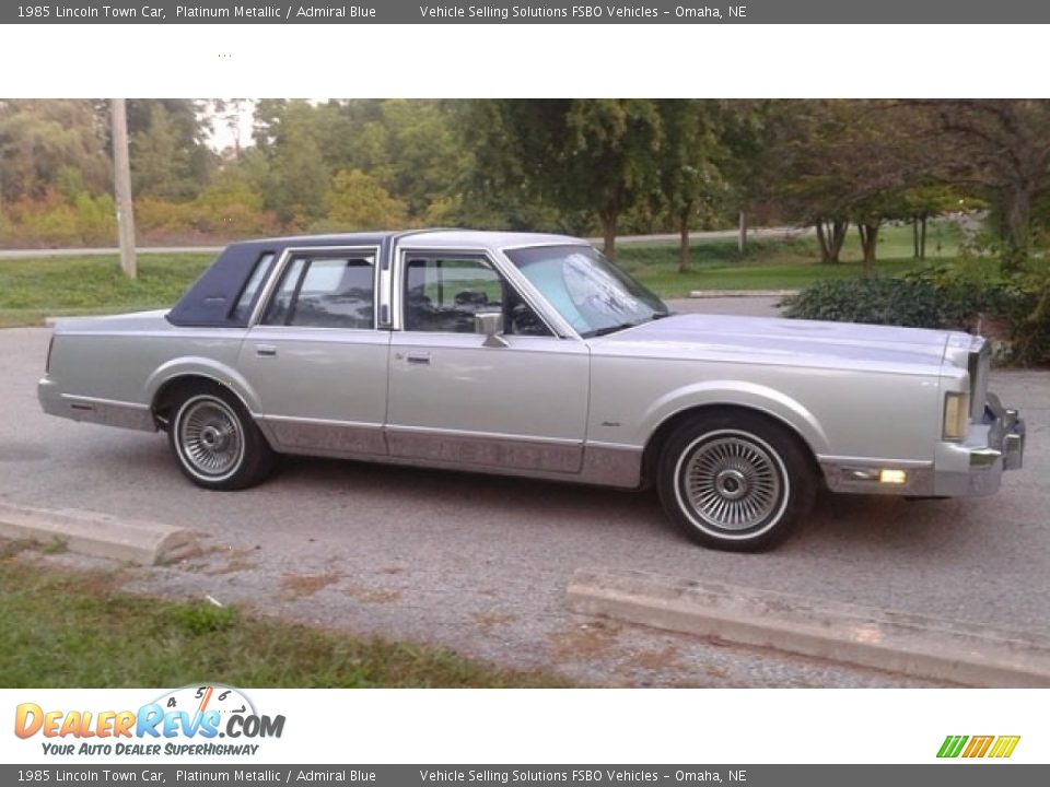 Platinum Metallic 1985 Lincoln Town Car  Photo #1