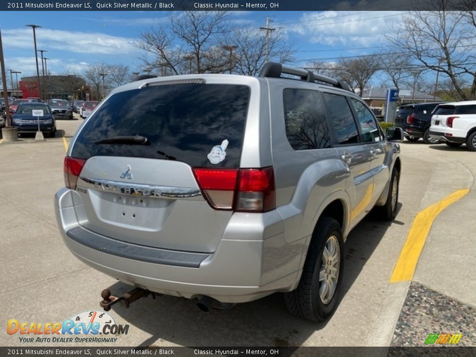 2011 Mitsubishi Endeavor LS Quick Silver Metallic / Black Photo #2