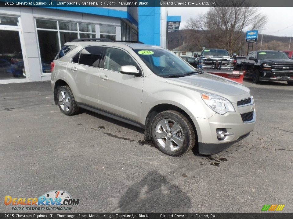 Front 3/4 View of 2015 Chevrolet Equinox LT Photo #3