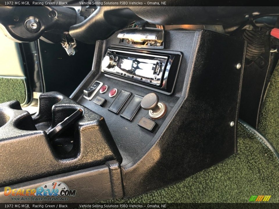 Controls of 1972 MG MGB  Photo #22