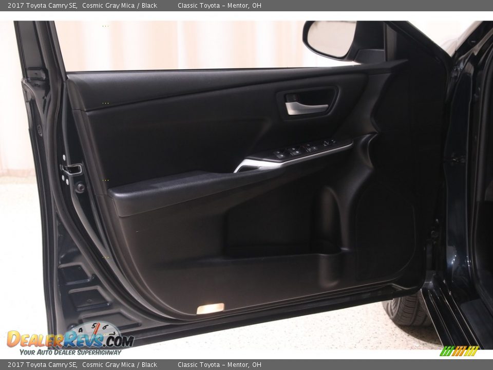 2017 Toyota Camry SE Cosmic Gray Mica / Black Photo #4