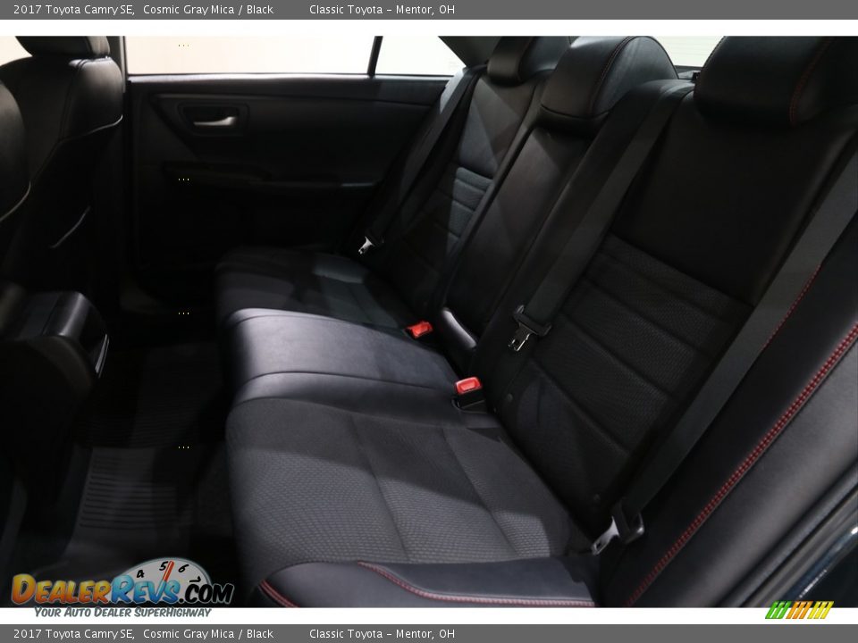 2017 Toyota Camry SE Cosmic Gray Mica / Black Photo #16
