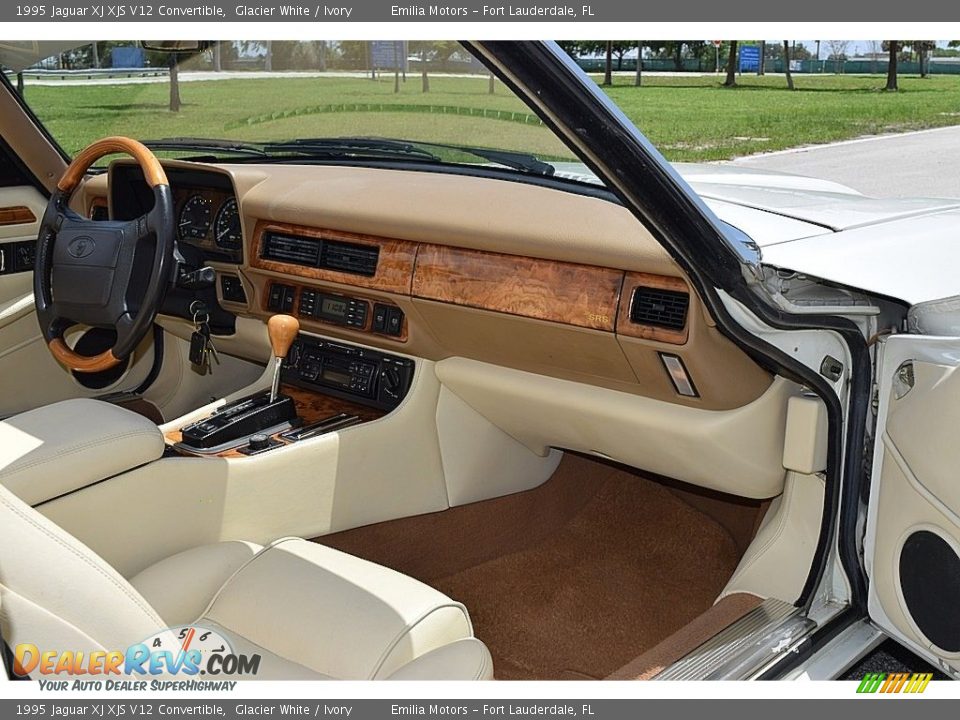 Dashboard of 1995 Jaguar XJ XJS V12 Convertible Photo #38