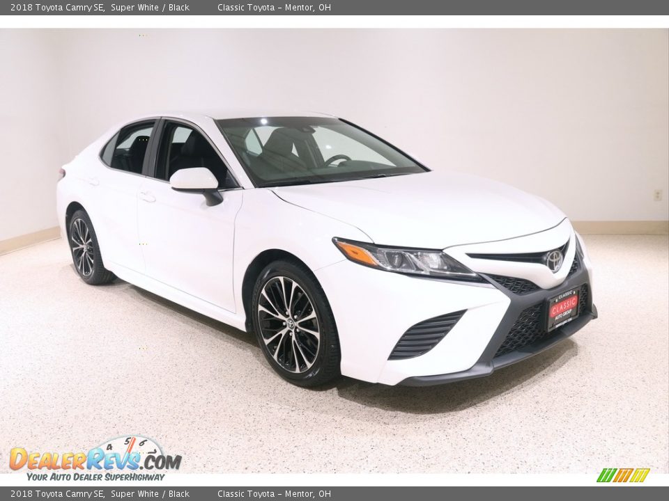 2018 Toyota Camry SE Super White / Black Photo #1