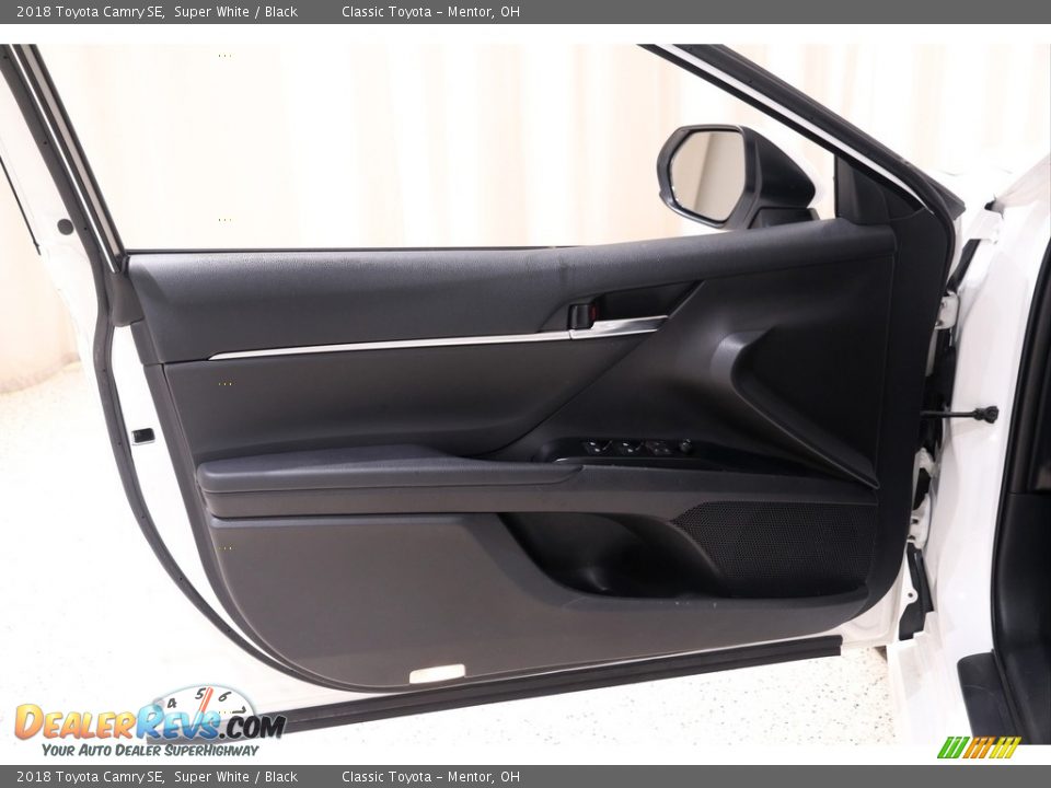 2018 Toyota Camry SE Super White / Black Photo #4