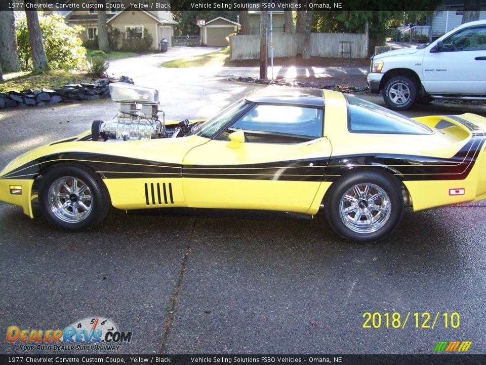 1977 Chevrolet Corvette Custom Coupe Yellow / Black Photo #3