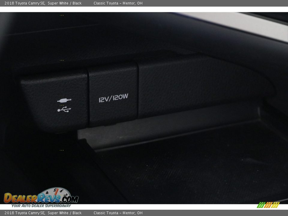2018 Toyota Camry SE Super White / Black Photo #18