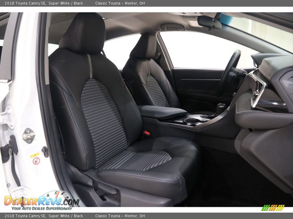 2018 Toyota Camry SE Super White / Black Photo #20