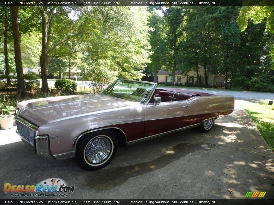 Front 3/4 View of 1969 Buick Electra 225 Custom Convertible Photo #1