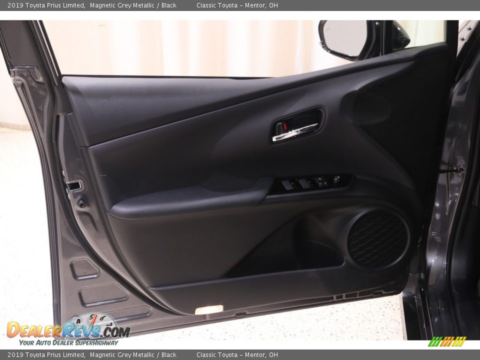 2019 Toyota Prius Limited Magnetic Grey Metallic / Black Photo #4