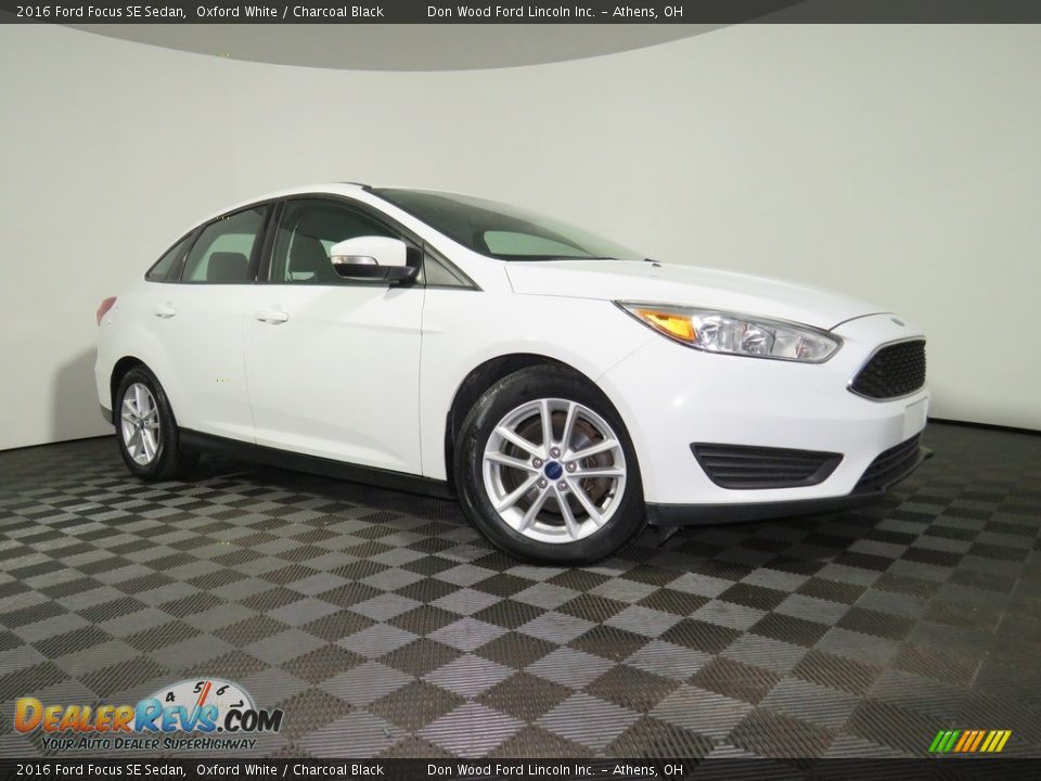 2016 Ford Focus SE Sedan Oxford White / Charcoal Black Photo #1