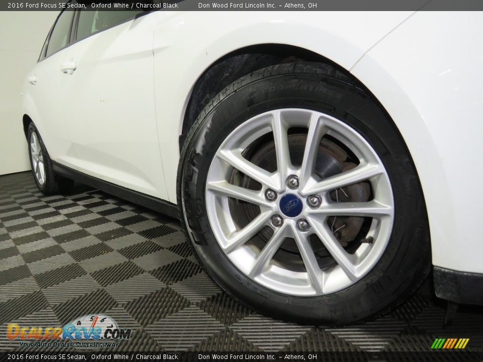 2016 Ford Focus SE Sedan Oxford White / Charcoal Black Photo #3
