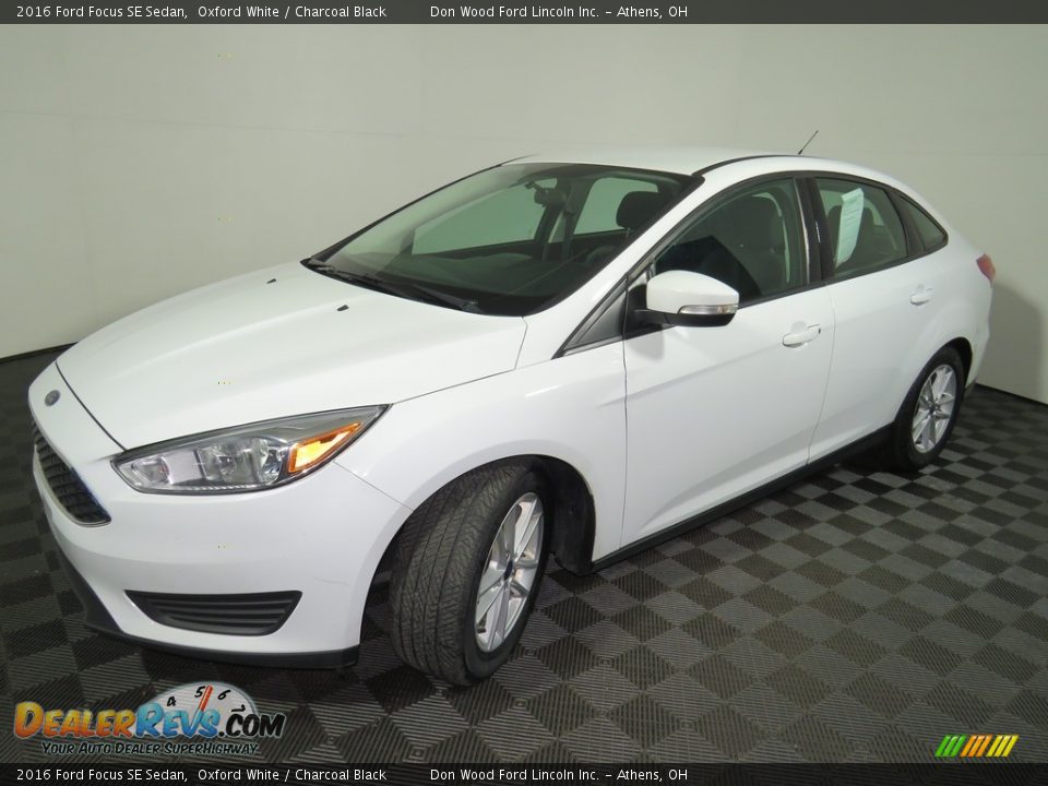 2016 Ford Focus SE Sedan Oxford White / Charcoal Black Photo #7
