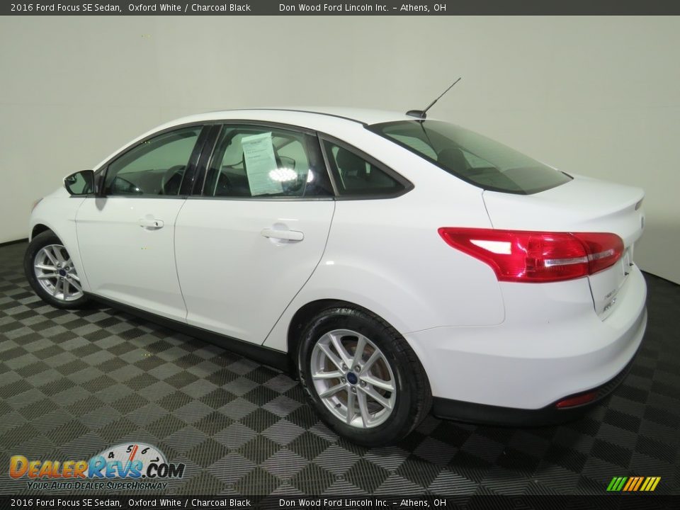 2016 Ford Focus SE Sedan Oxford White / Charcoal Black Photo #9