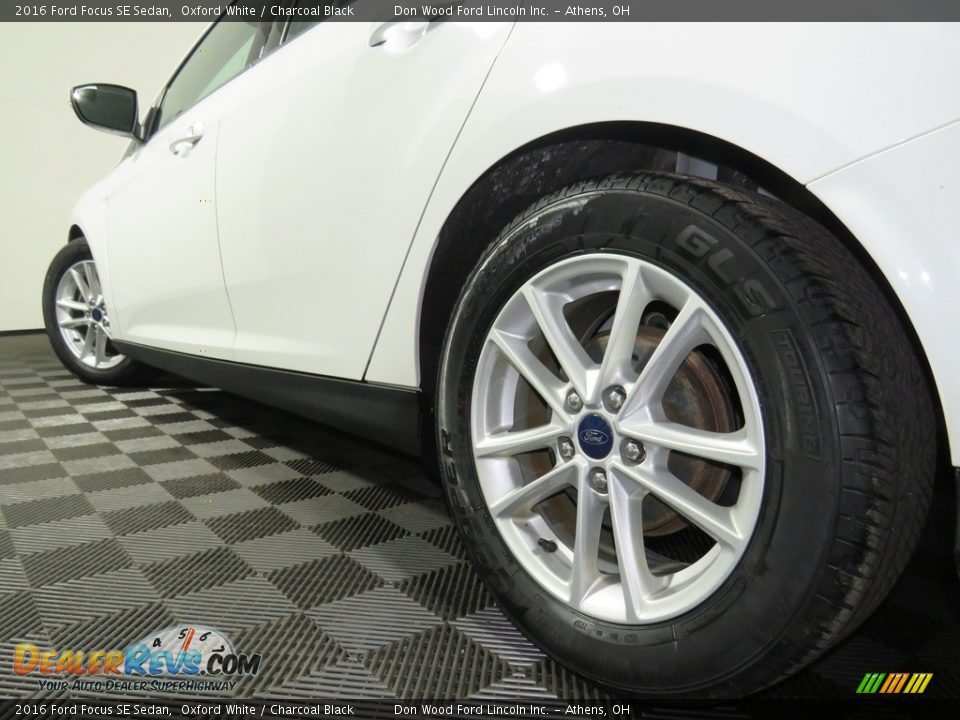 2016 Ford Focus SE Sedan Oxford White / Charcoal Black Photo #10