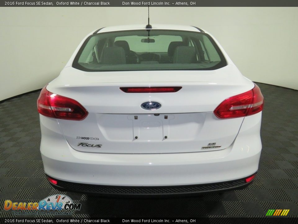 2016 Ford Focus SE Sedan Oxford White / Charcoal Black Photo #11
