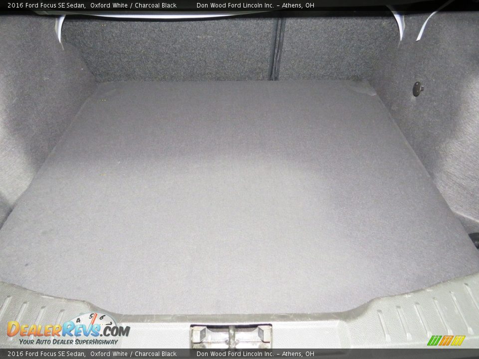 2016 Ford Focus SE Sedan Oxford White / Charcoal Black Photo #13
