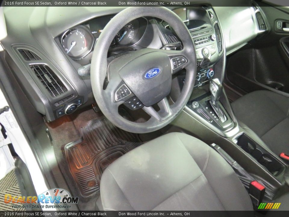 2016 Ford Focus SE Sedan Oxford White / Charcoal Black Photo #18