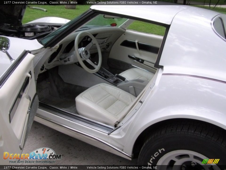 1977 Chevrolet Corvette Coupe Classic White / White Photo #2