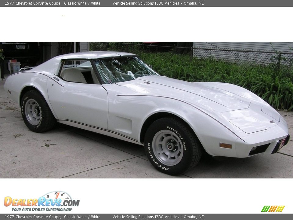 Front 3/4 View of 1977 Chevrolet Corvette Coupe Photo #5
