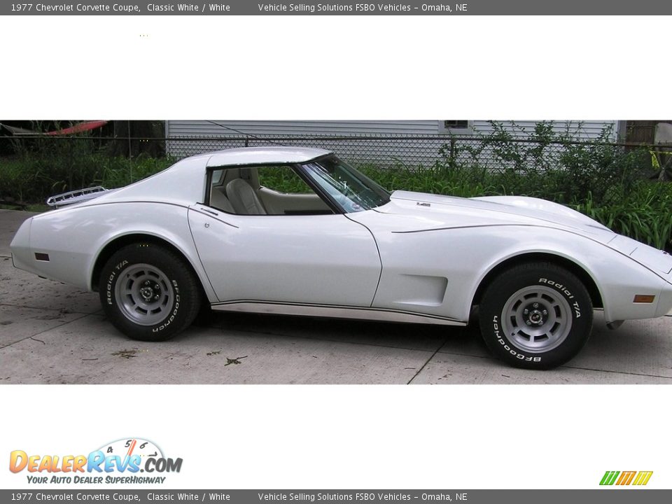 1977 Chevrolet Corvette Coupe Classic White / White Photo #7