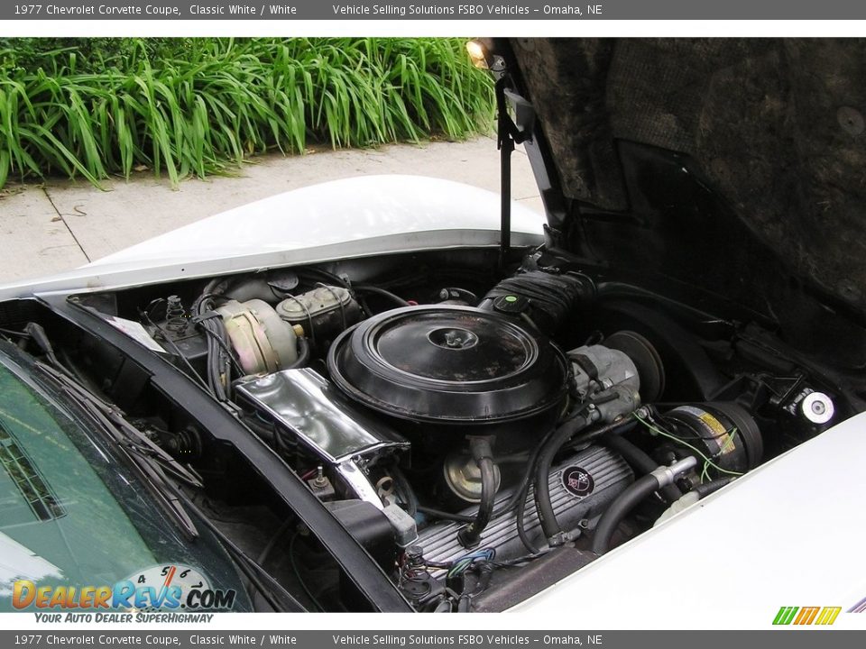 1977 Chevrolet Corvette Coupe Classic White / White Photo #12