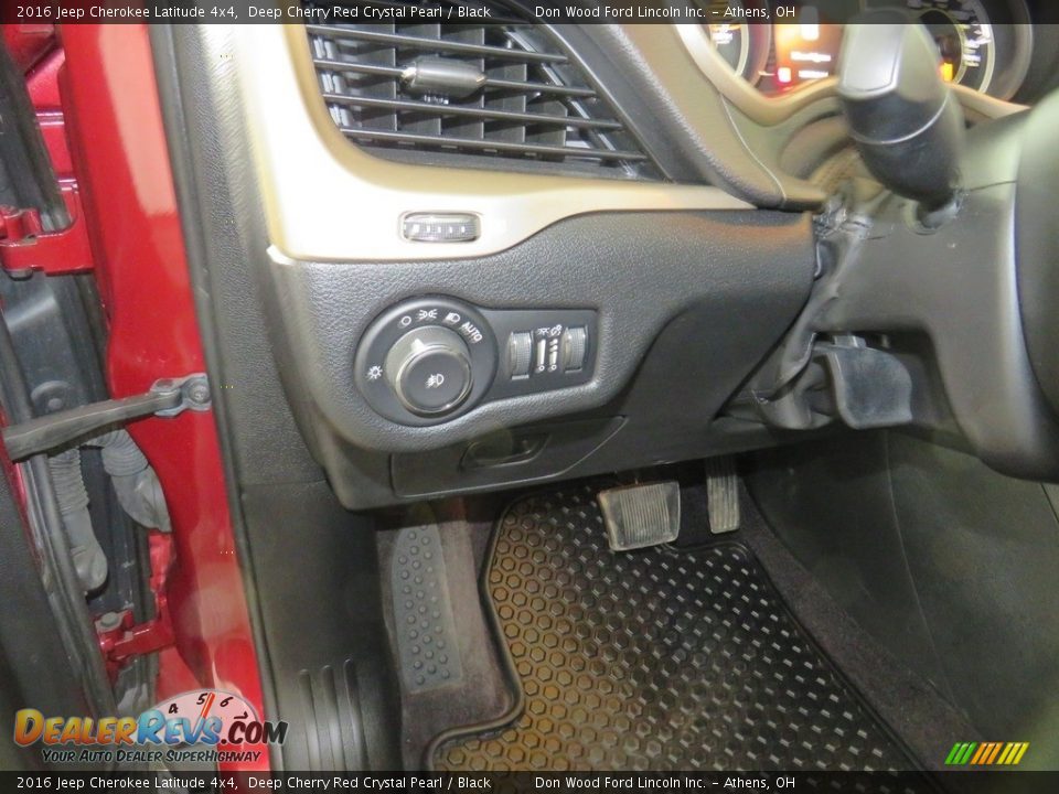 2016 Jeep Cherokee Latitude 4x4 Deep Cherry Red Crystal Pearl / Black Photo #31