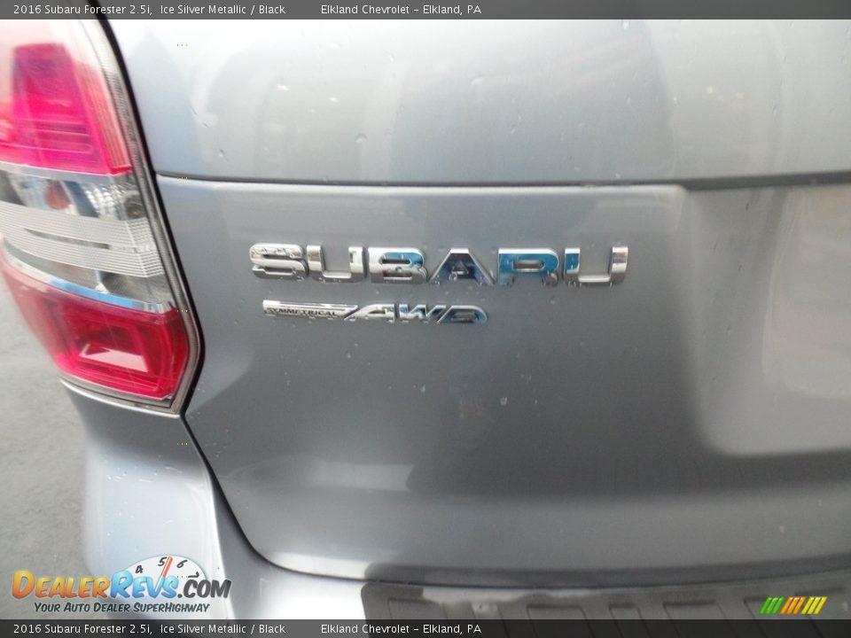 2016 Subaru Forester 2.5i Ice Silver Metallic / Black Photo #11