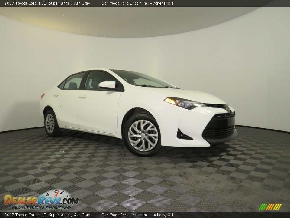 2017 Toyota Corolla LE Super White / Ash Gray Photo #1