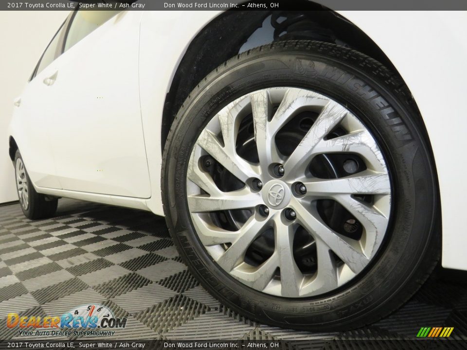 2017 Toyota Corolla LE Super White / Ash Gray Photo #3