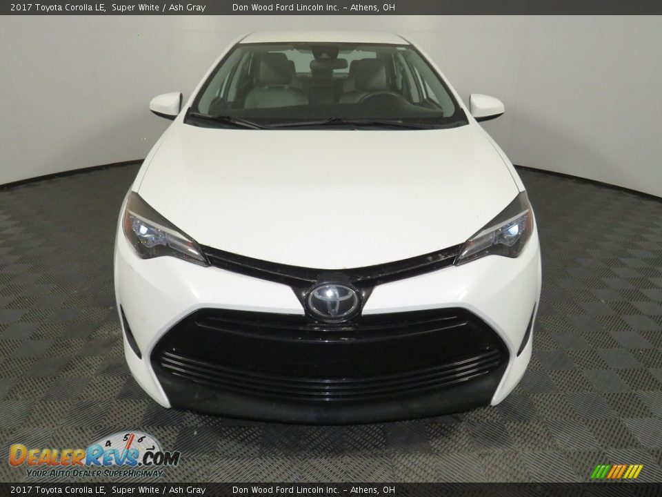 2017 Toyota Corolla LE Super White / Ash Gray Photo #4