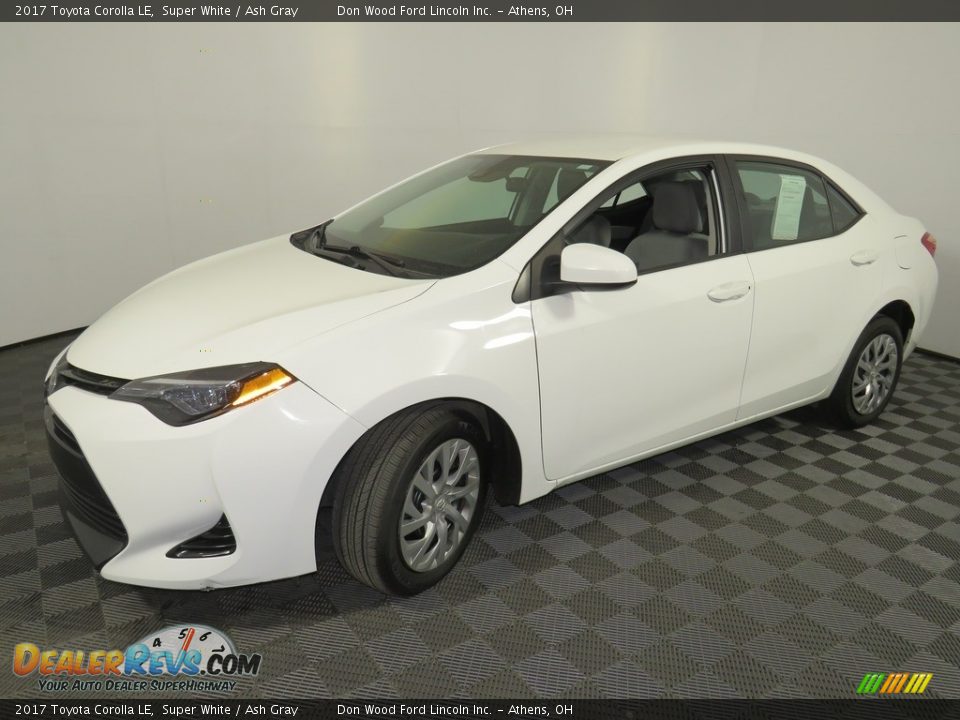 2017 Toyota Corolla LE Super White / Ash Gray Photo #7