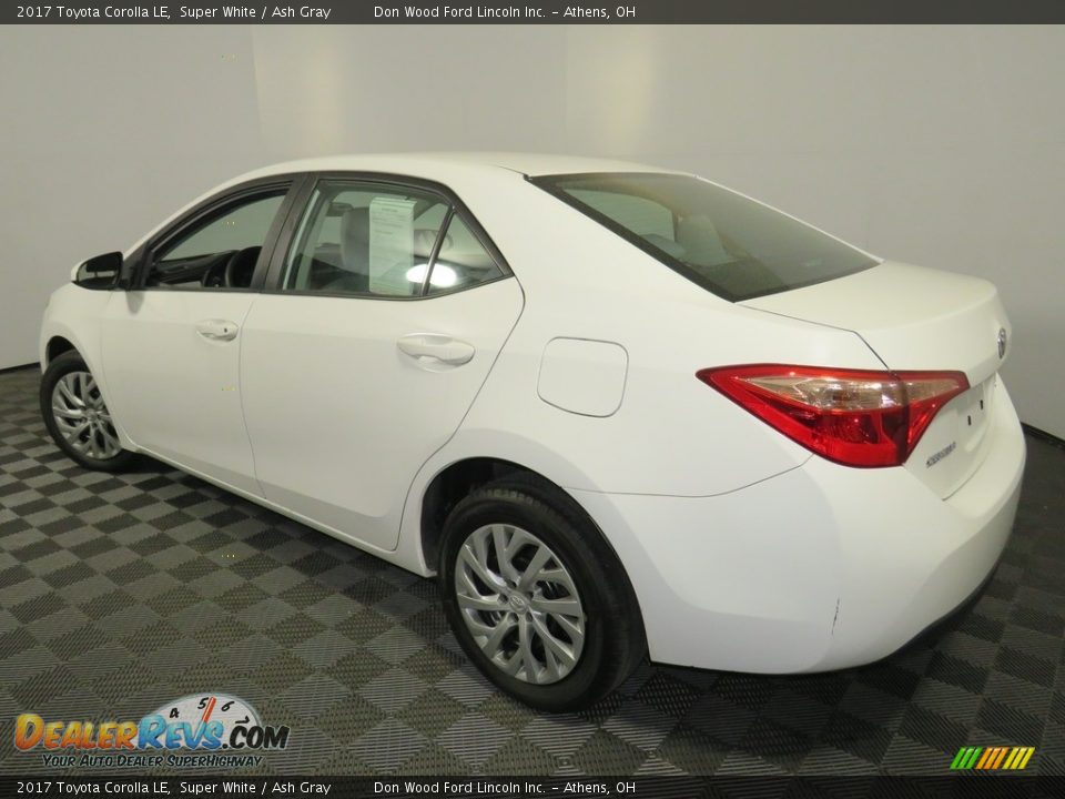 2017 Toyota Corolla LE Super White / Ash Gray Photo #9