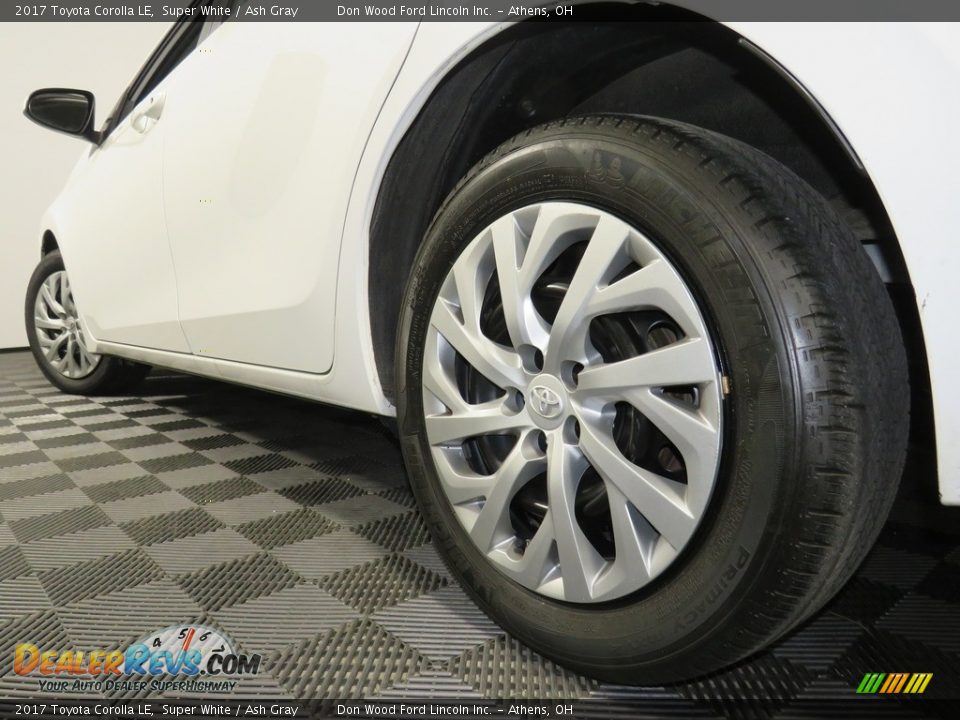 2017 Toyota Corolla LE Super White / Ash Gray Photo #10