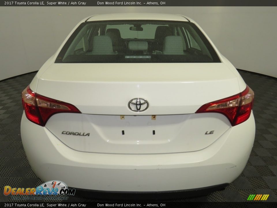 2017 Toyota Corolla LE Super White / Ash Gray Photo #11