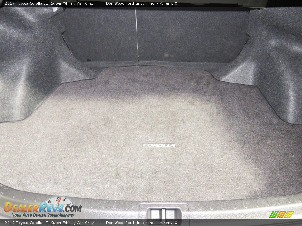 2017 Toyota Corolla LE Super White / Ash Gray Photo #13