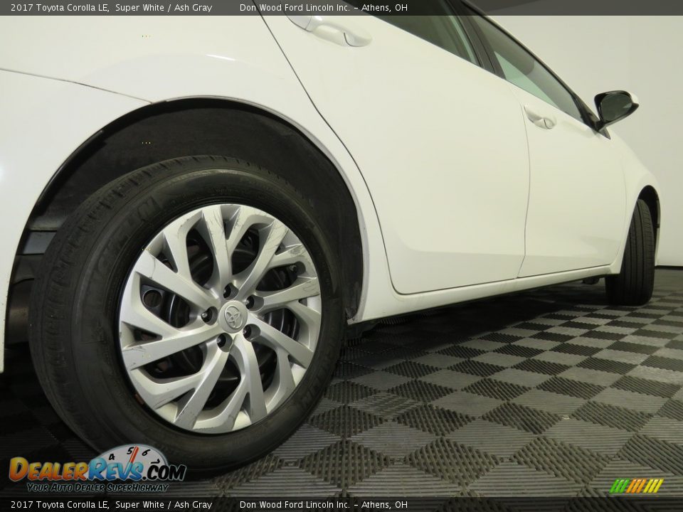 2017 Toyota Corolla LE Super White / Ash Gray Photo #15
