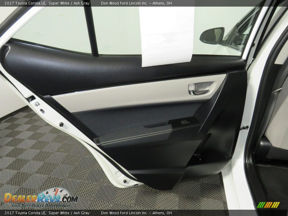 2017 Toyota Corolla LE Super White / Ash Gray Photo #20