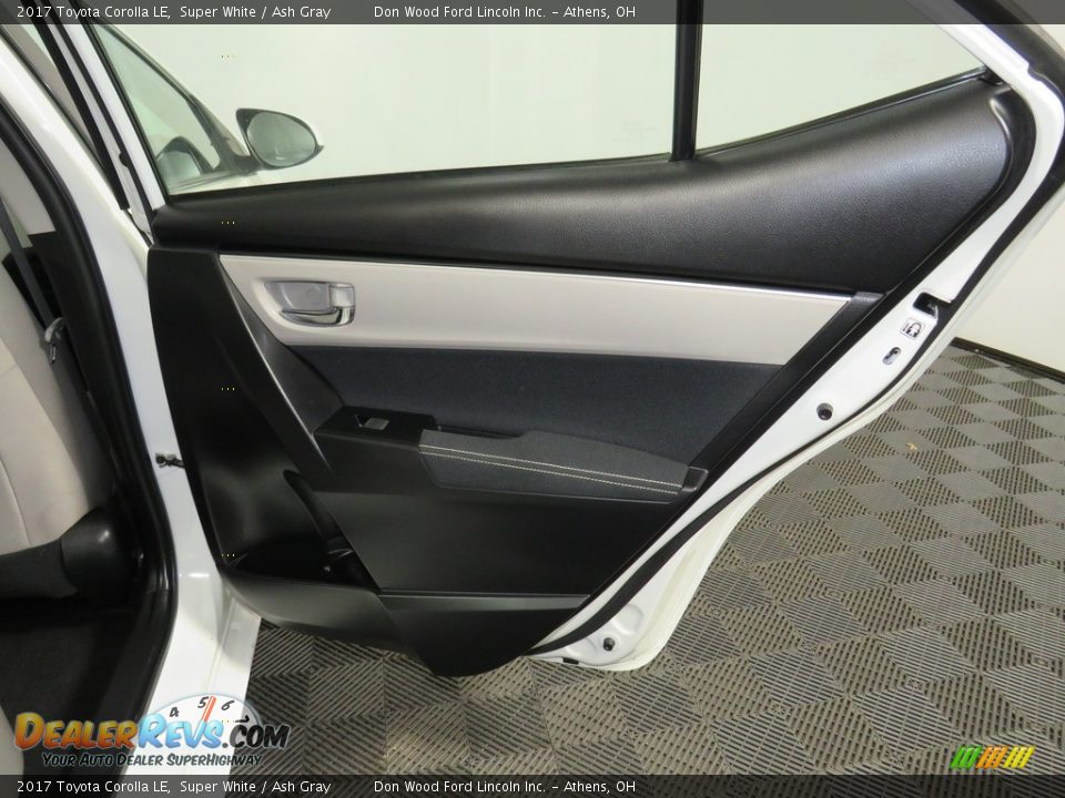 2017 Toyota Corolla LE Super White / Ash Gray Photo #22