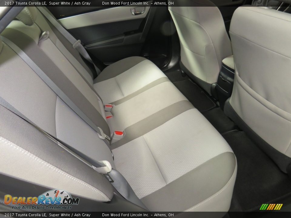 2017 Toyota Corolla LE Super White / Ash Gray Photo #23