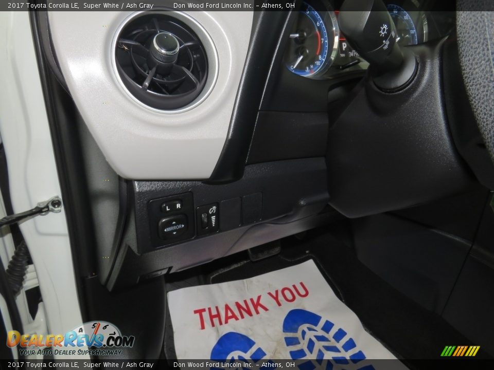2017 Toyota Corolla LE Super White / Ash Gray Photo #29