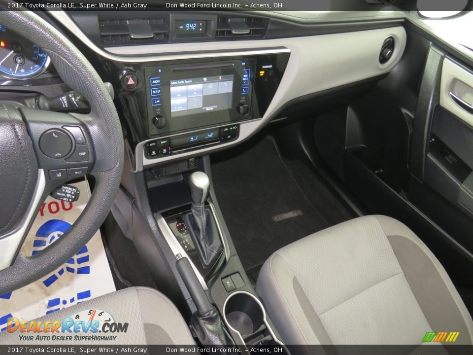 2017 Toyota Corolla LE Super White / Ash Gray Photo #30