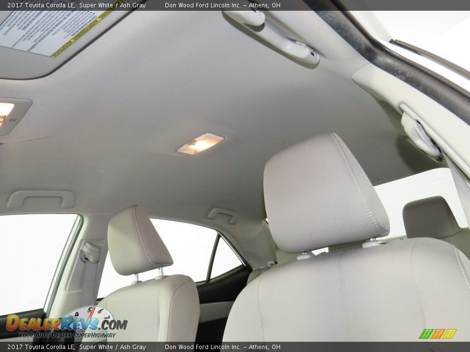 2017 Toyota Corolla LE Super White / Ash Gray Photo #31