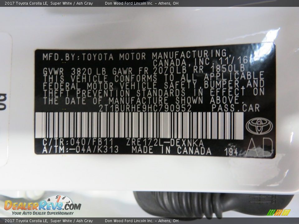 2017 Toyota Corolla LE Super White / Ash Gray Photo #32