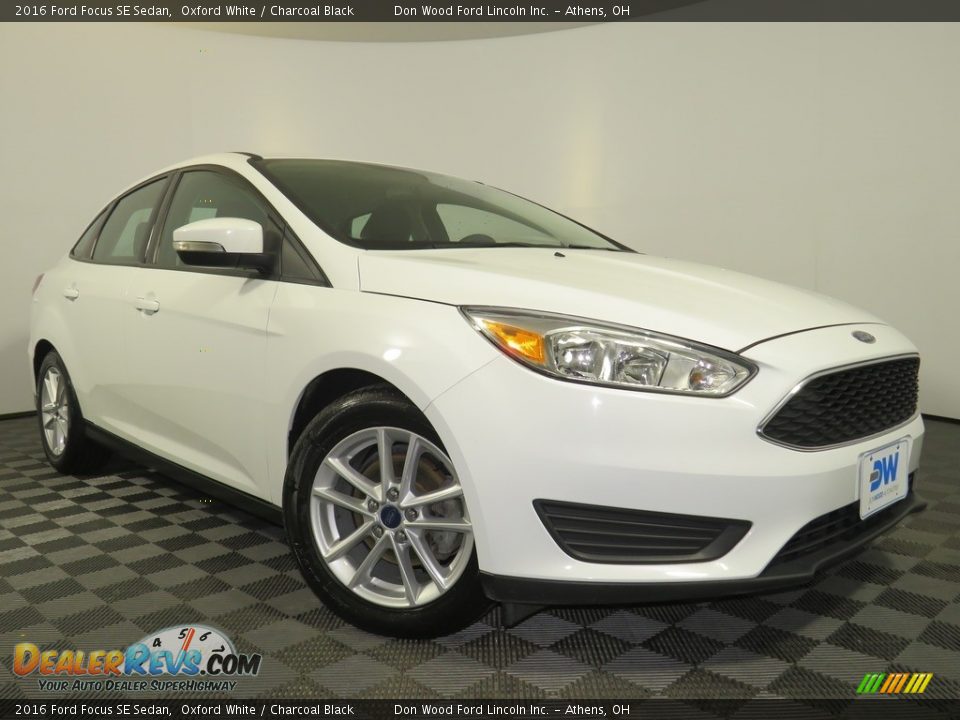2016 Ford Focus SE Sedan Oxford White / Charcoal Black Photo #1