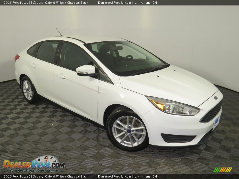 2016 Ford Focus SE Sedan Oxford White / Charcoal Black Photo #2